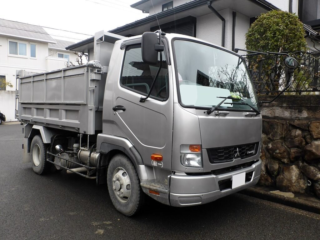 Mitsubishi Fuso Fighter truck that uses the Mitsubishi 4M51 engine