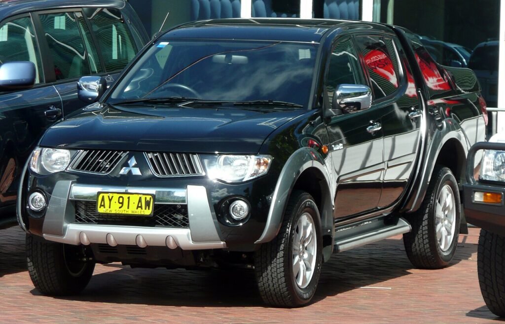 Mitsubishi Triton ML pickup with 4M41 3.2 diesel