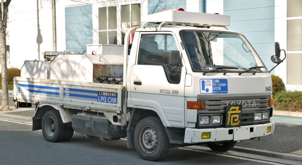 Toyota Dyna light truck that uses the 3L diesel