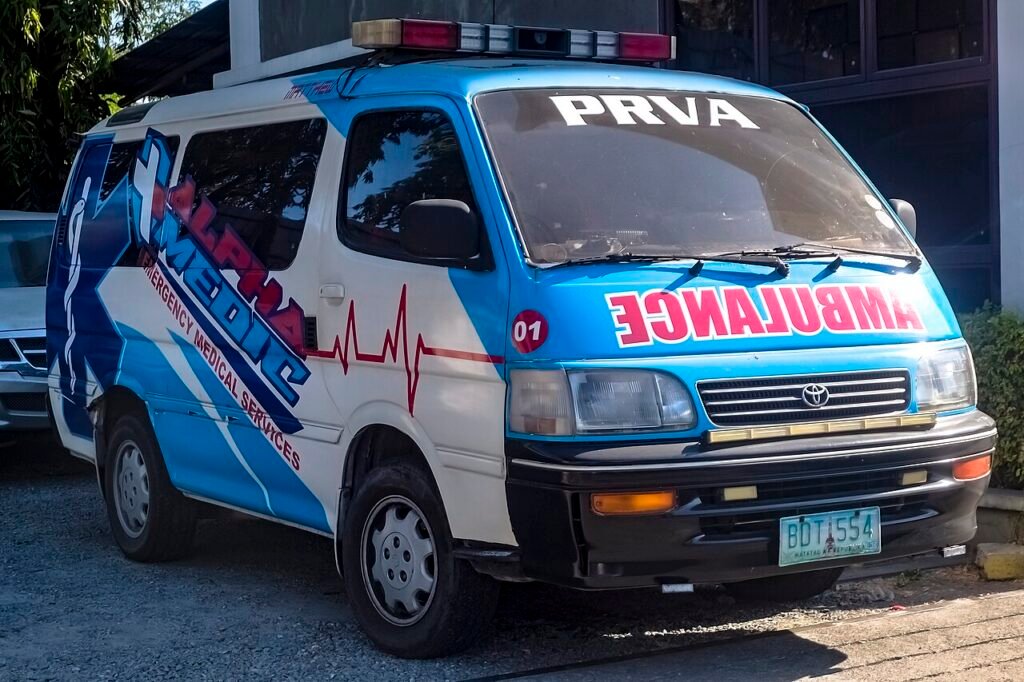 Toyota Hiace H100 ambulance with 2.8 diesel